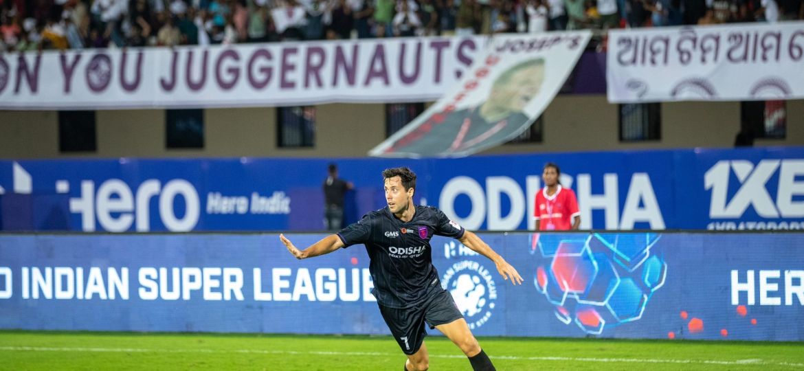 Pedro Martín jugando en la India (@OdishaFC)