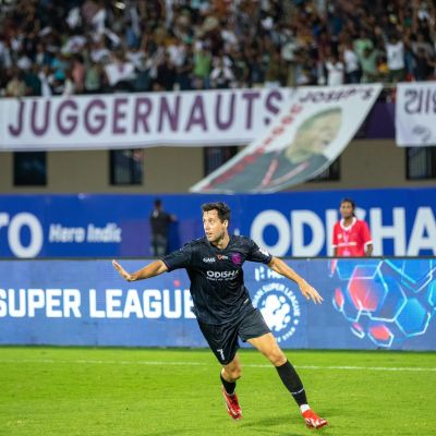 Pedro Martín jugando en la India (@OdishaFC)