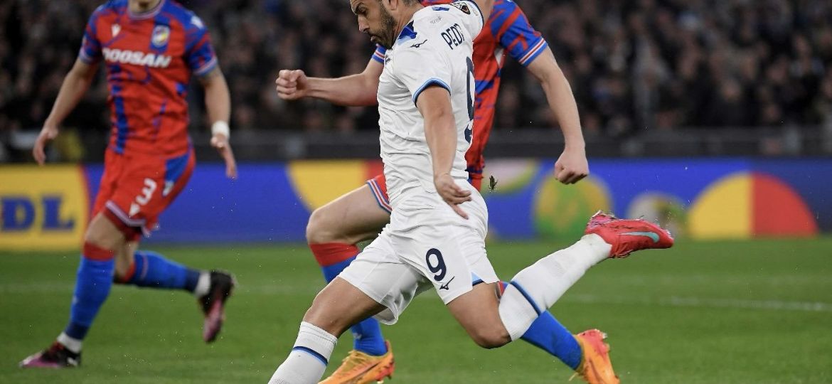 Pedro en el partido de vuelta ante el Viktoria Plzen (@_Pedro17_)