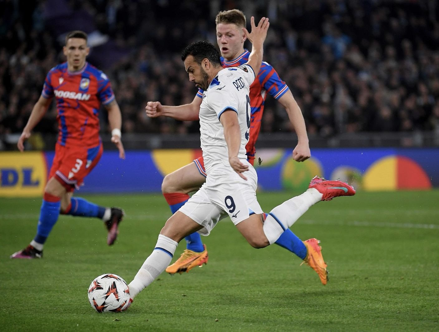 Pedro en el partido de vuelta ante el Viktoria Plzen (@_Pedro17_)