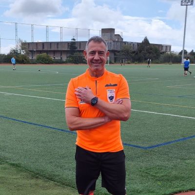 Pérez Lima dirigiendo un partido universitario (@PrezLima)