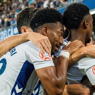 Piña blanquiazul para celebrar el gol contra el Arenteiro (CD Tenerife)