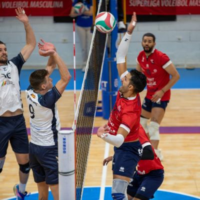 Sergio Noda intenta sumar en el partido de ida ante Palma (CEDIDA)