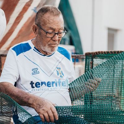 Primera equipación blanquiazul 25-26 (@CDTOficial)