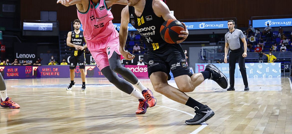 Tyler Cavanaugh en un partido contra el Barça (ACB Media / Emilio Cobos)