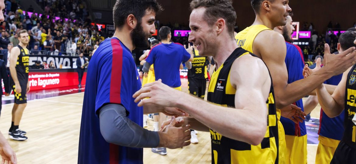Ricky Rubio y Marcelinho Huertas se saludan tras un partido (ACB Media / Emilio Cobos)