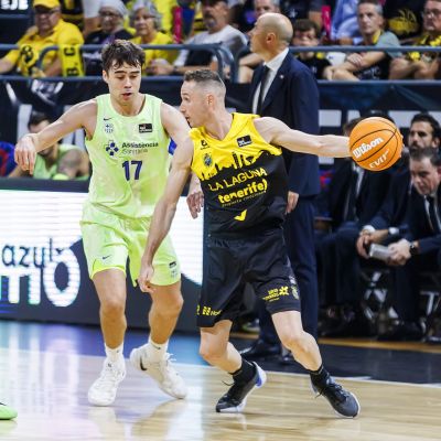 Marcelinho Huertas frente a Juan Núñez en el último enfrentamiento entre aurinegros y azulgranas (ACB Media / Emilio Cobos)
