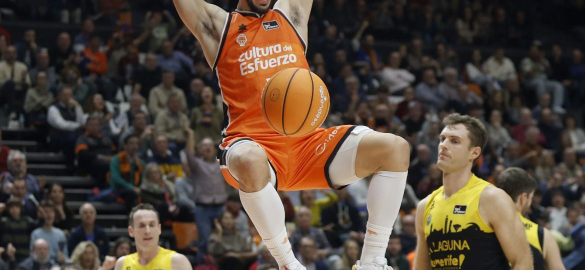 Imagen del Valencia- La Laguna Teneife (acb Photo - Miguel Ángel Polo)