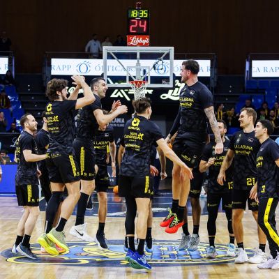 Los aurinegros antes de un partido (ACB Media / Emilio Cobos)