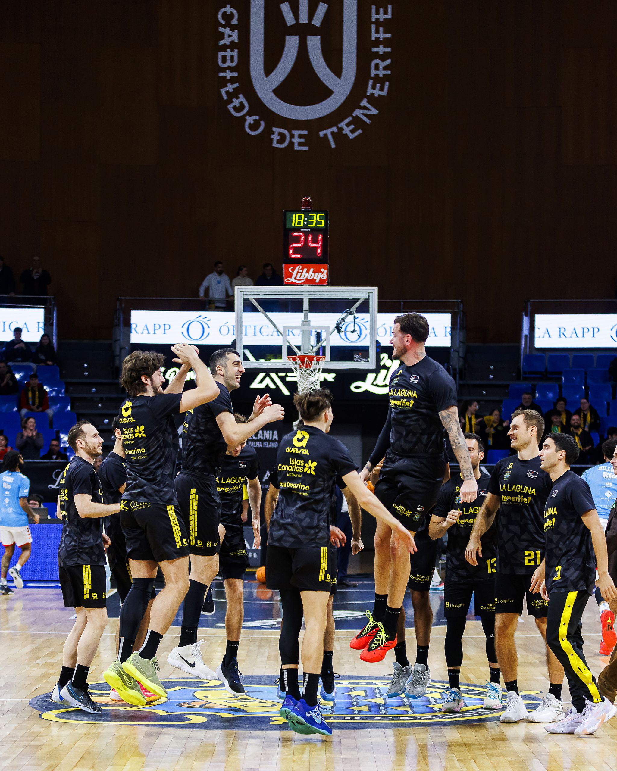 Los aurinegros antes de un partido (ACB Media / Emilio Cobos)