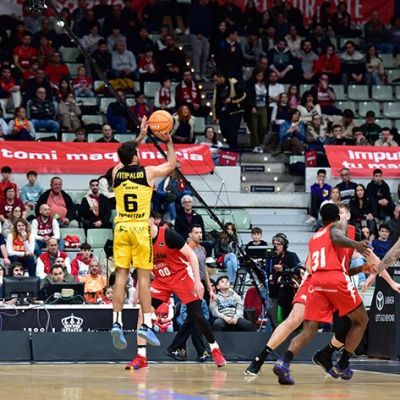 Fitipaldo lanza a canasta en Murcia (J. Bernal -ACB Photo)