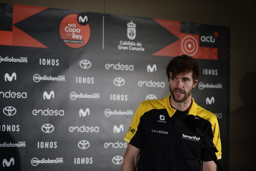 Aaron Doornekamp en zona mixta (ACB Media / Emilio Cobos)
