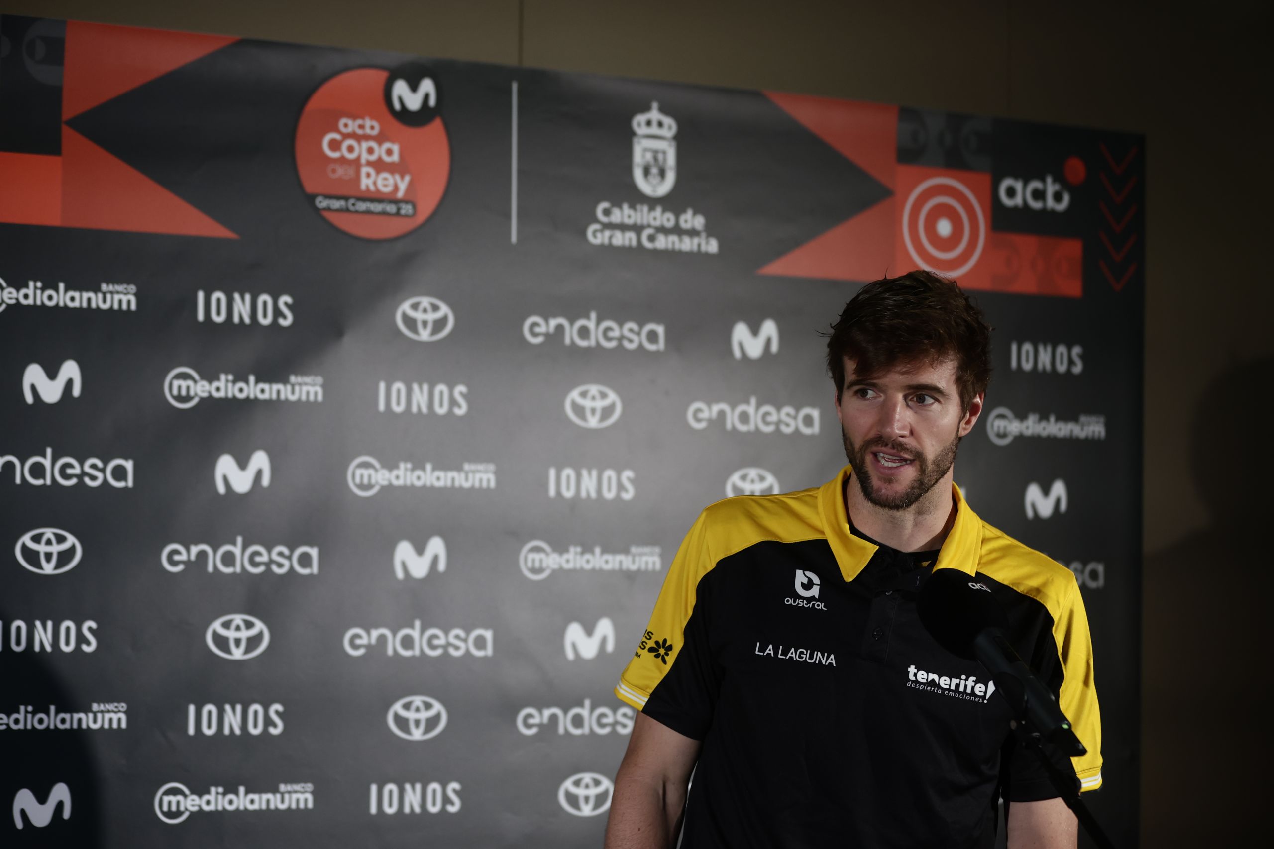 Aaron Doornekamp en zona mixta (ACB Media / Emilio Cobos)