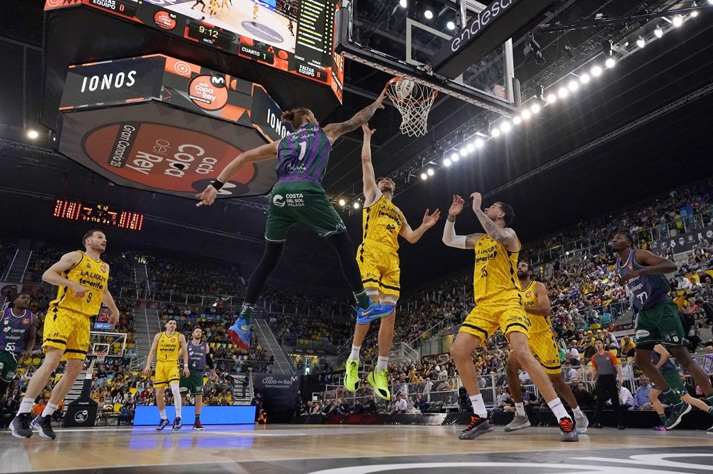 Acción del CB Canarias - Unicaja en Copa (acb Photo / Mariano Pozo).