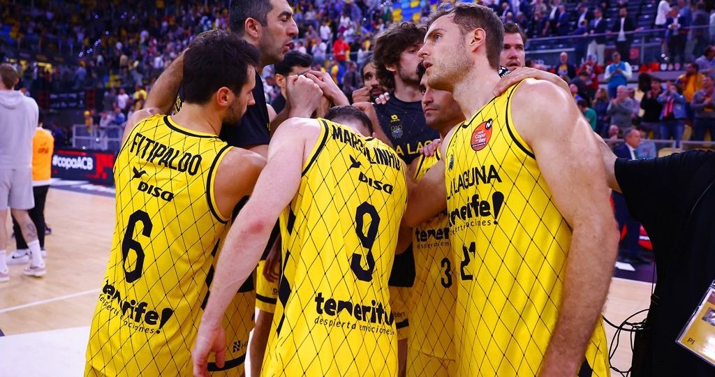 RS780659_Firmar acb Photo - Emilio Cobos