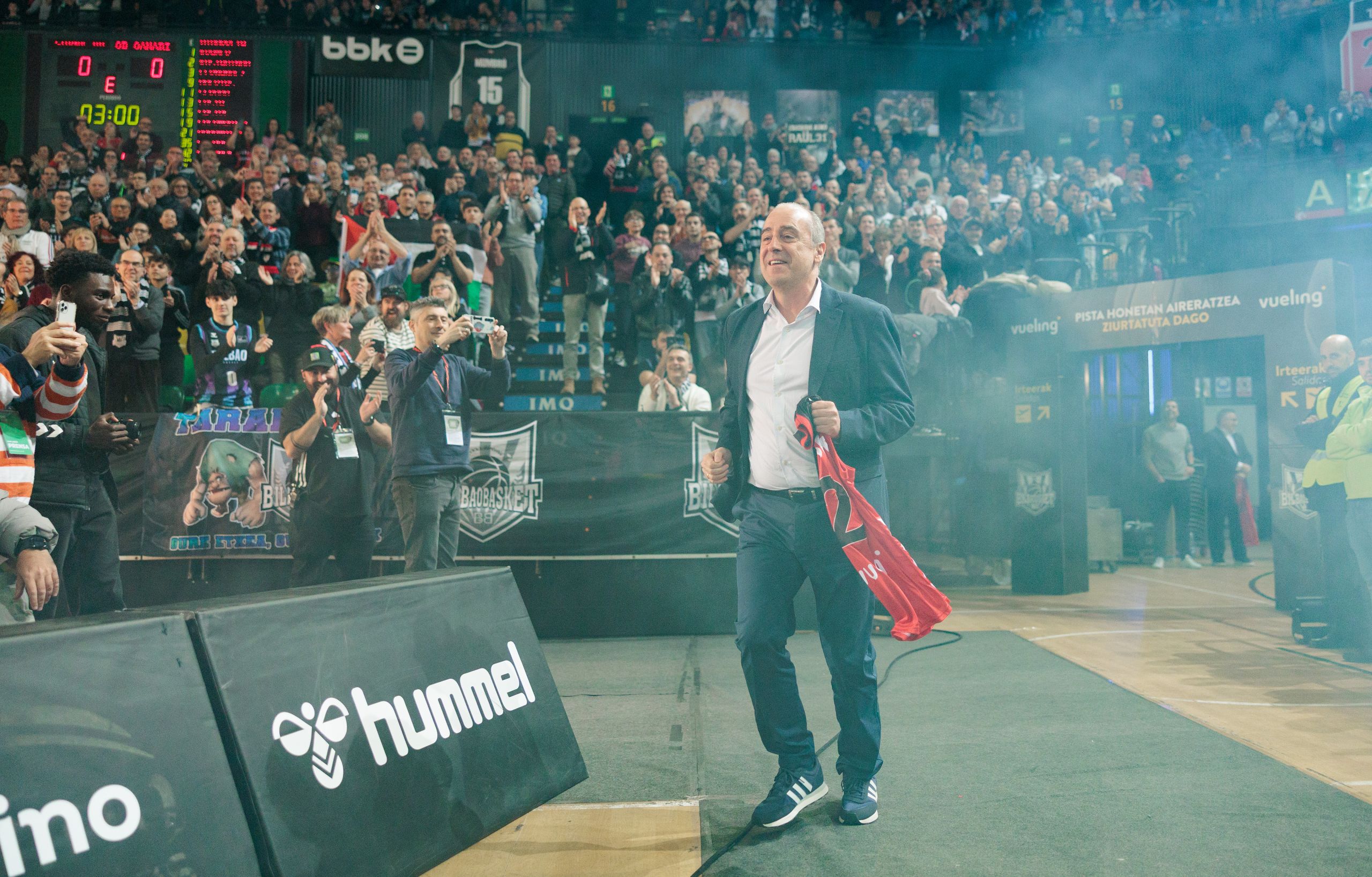 Txus Vidorreta en el acto de celebración del Bilbao Basket (ACB Media / Aitor Arrizabalaga)
