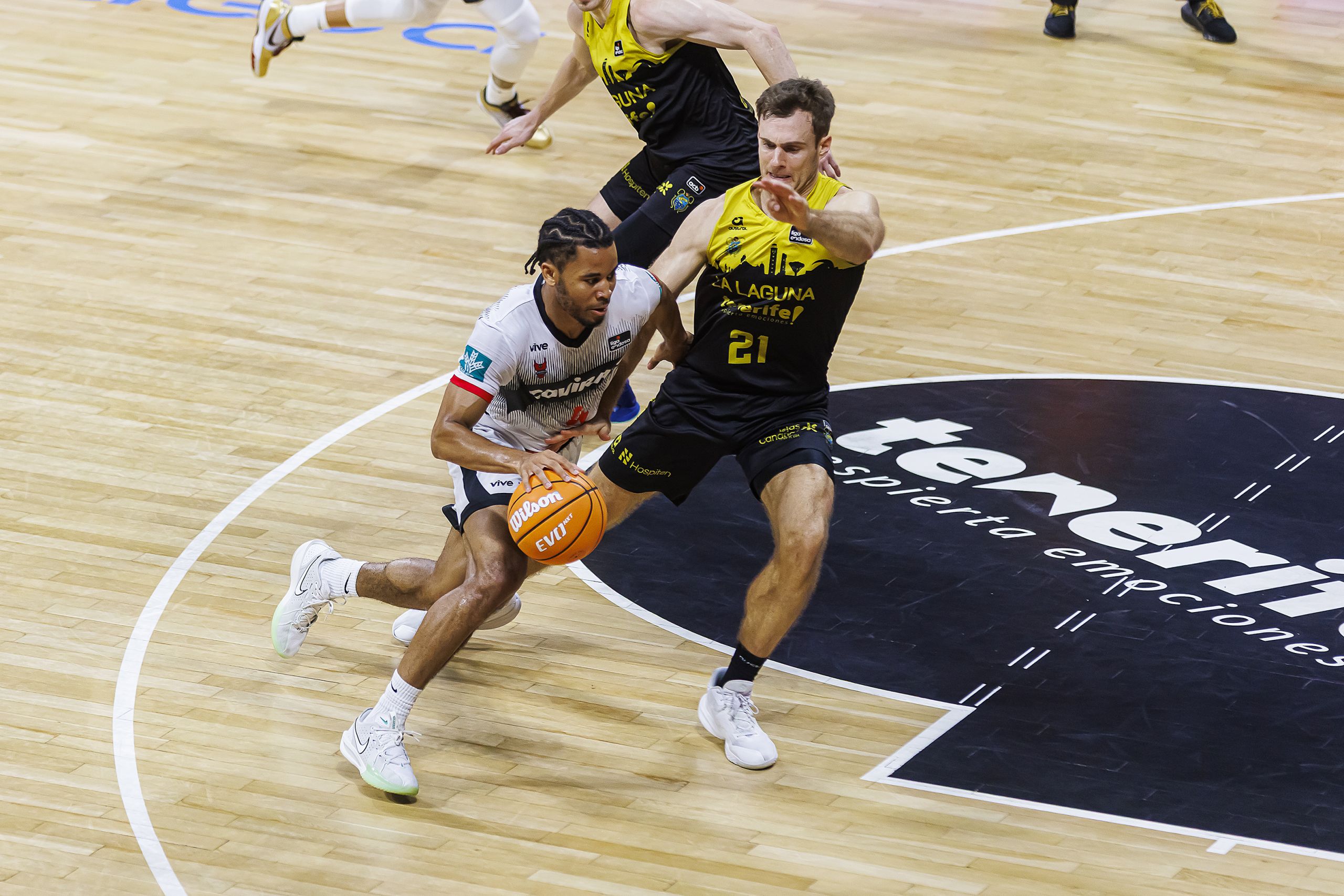 Abromaitis en un lance del juego (acb Photo / Emilio Cobos)