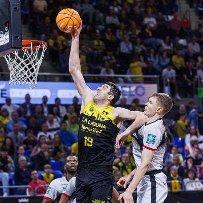 Shermadini haciendo un mate (acb Photo / Emilio Cobos)