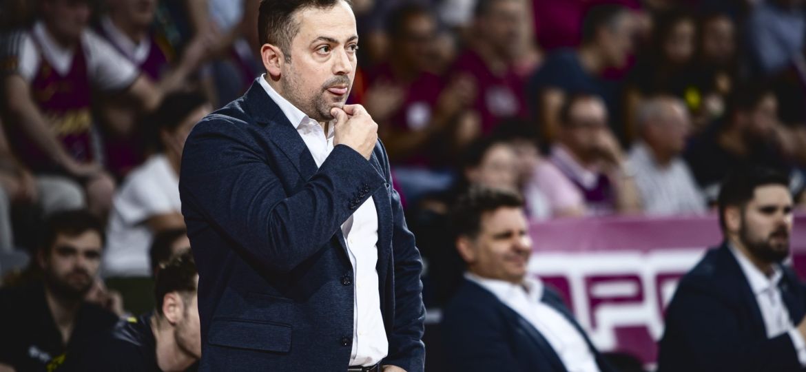 Juan Gatti dirigiendo a La Laguna Tenerife (acb Photo / Pol Puertas)