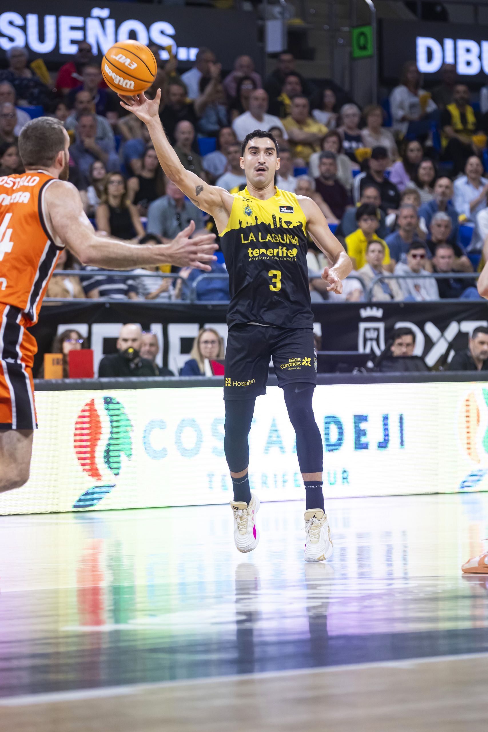 Jaime Fernández dando un pase (ACB Media)