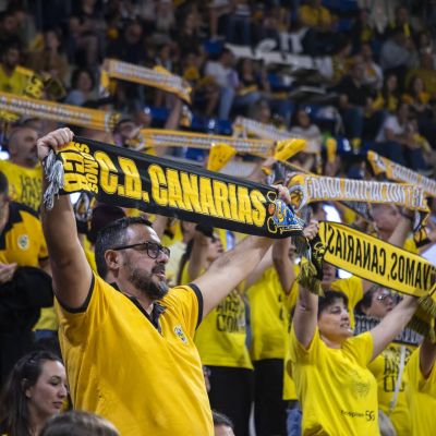 Afición aurinegra en el Santiago Martín (ACB Media / Emilio Cobos)