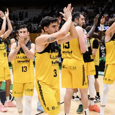 Los aurinegros celebran el pase a semis en Badalona (ACB Media / David Grau)