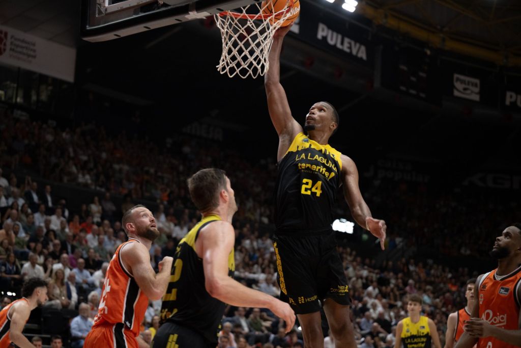 Yanis Morin en la eliminatoria ante Valencia Basket (ACB Media / José Manuel Casares)