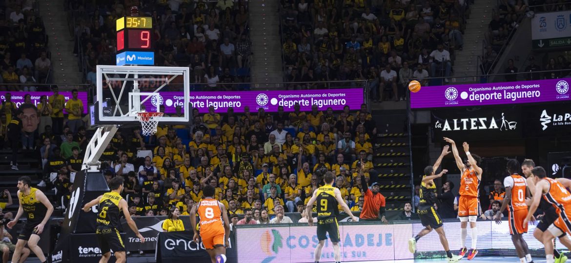 Imagen del La Laguna Tenerife- Valencia Basket (EMILIO COBOS- ACB PHOTO)