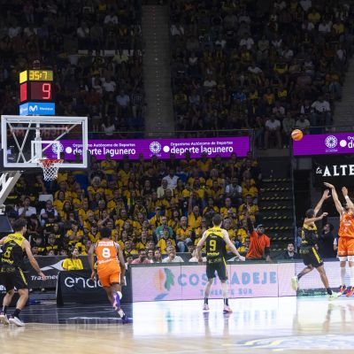 Imagen del La Laguna Tenerife- Valencia Basket (EMILIO COBOS- ACB PHOTO)
