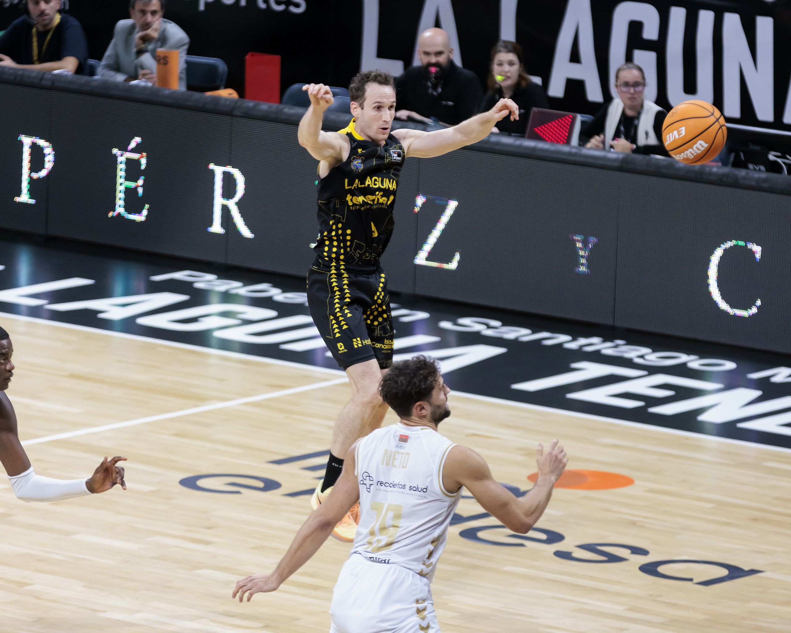Marcelinho Huertas, durante el partido. (ACB PHOTO)