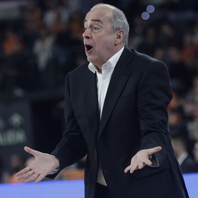 Txus Vidorreta ante Valencia Basket (ACB Media / Miguel Ángel Polo)