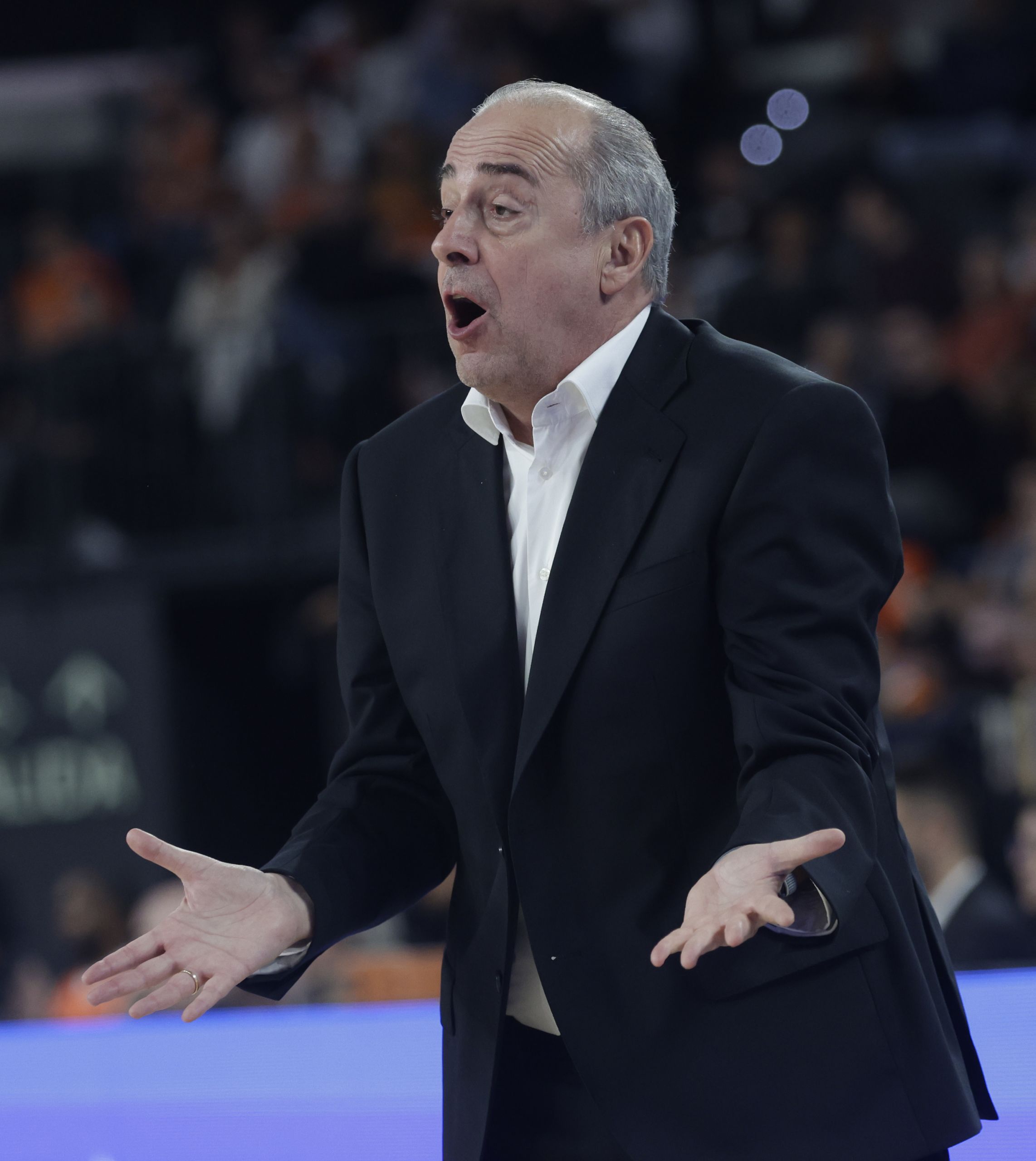 Txus Vidorreta ante Valencia Basket (ACB Media / Miguel Ángel Polo)