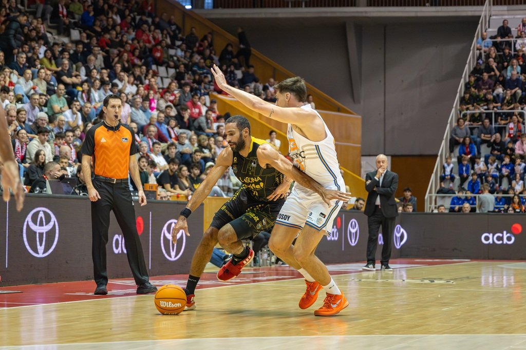 Acción del partido (acb Photo / Sergi Geronès).