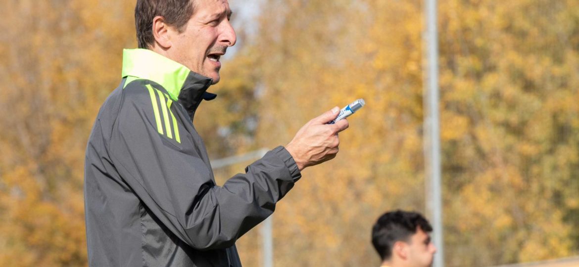 Ramis dirigiendo al Burgos (@Burgos_CF)