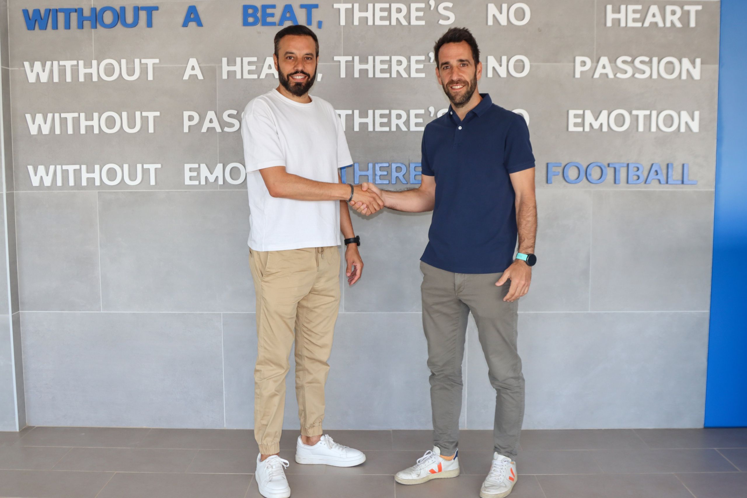 Rayco García Hernández, nuevo entrenador del Tenerife C, junto a Carlos Ruiz (@CdtCantera)