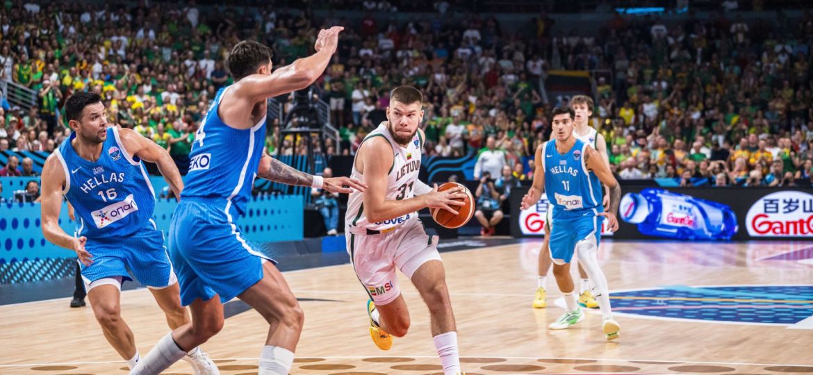 Rokas Giedraitis ante Grecia (FIBA)