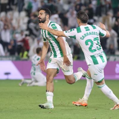 Rubén Alves celebrando su gol ante el Levante UD (LaLiga)