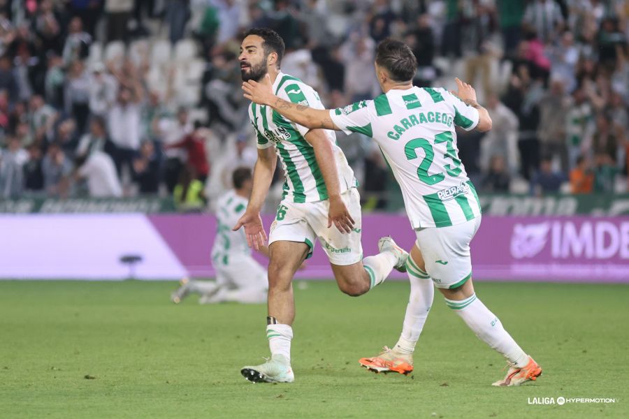 Rubén Alves celebrando su gol ante el Levante UD (LaLiga)
