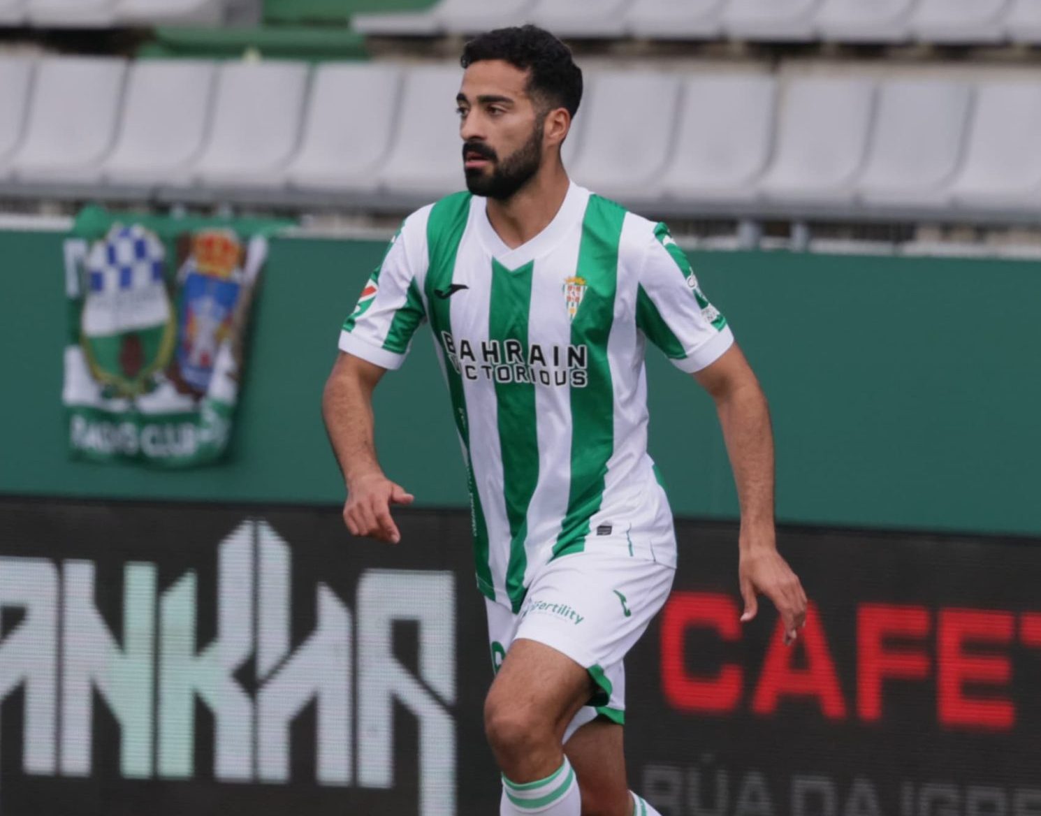 Rubén Alves con la elástica blanquiverde (@CordobaCF_ofi)