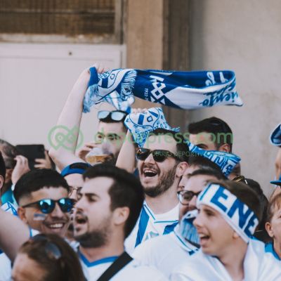 Afición blanquiazul en la previa del Tenerife - Las Palmas. (DEPORPRESS)|Los miembros de la dirección deportiva blanquiazul