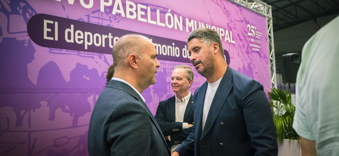 El alcalde lagunero y el presidente aurinegro en la presentación del nuevo pabellón (CEDIDA)