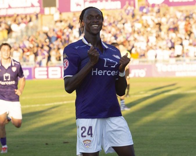 Salifo celebrando uno de sus goles a Unionistas (@deporguada)