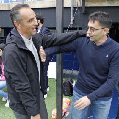 Saludo entre Oltra y Garitano (La Liga)|Celebración de los jugadores del Sporting de Gijón en Elda (La Liga)