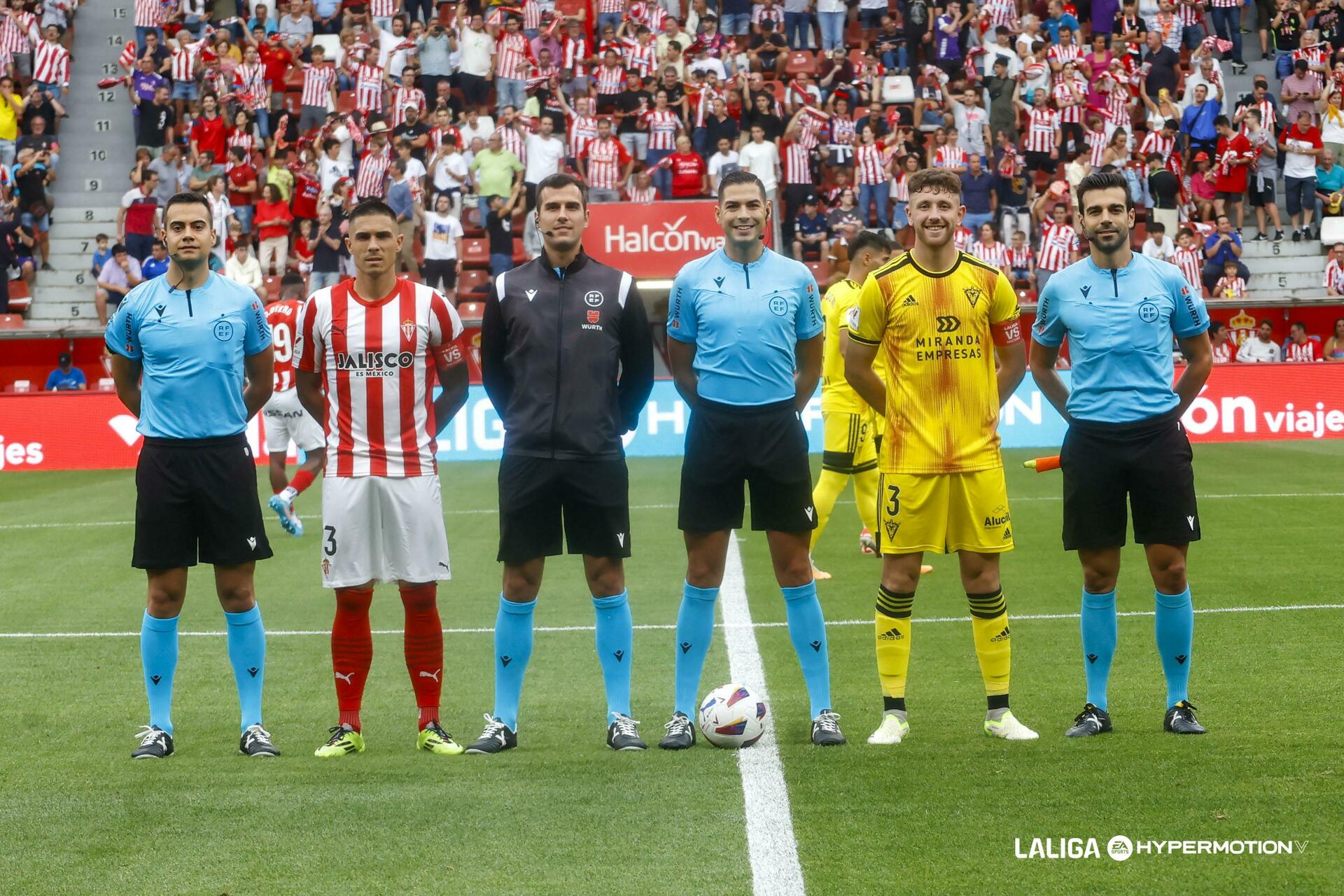 Salvador Lax Franco pitando un Sporting de Gijón - Mirandés (CD Tenerife)