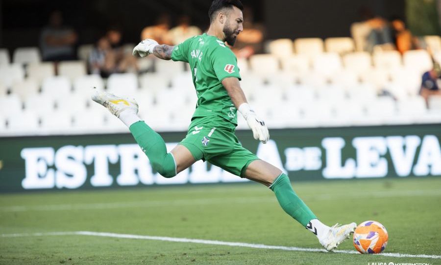 Salvi Carrasco sacando de portería (La Liga)