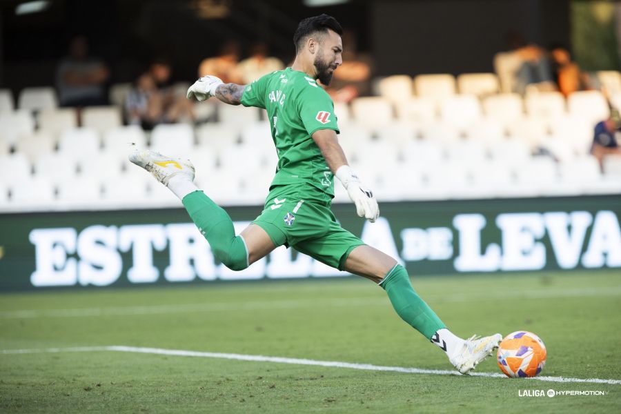 Salvi Carrasco sacando de portería (La Liga)