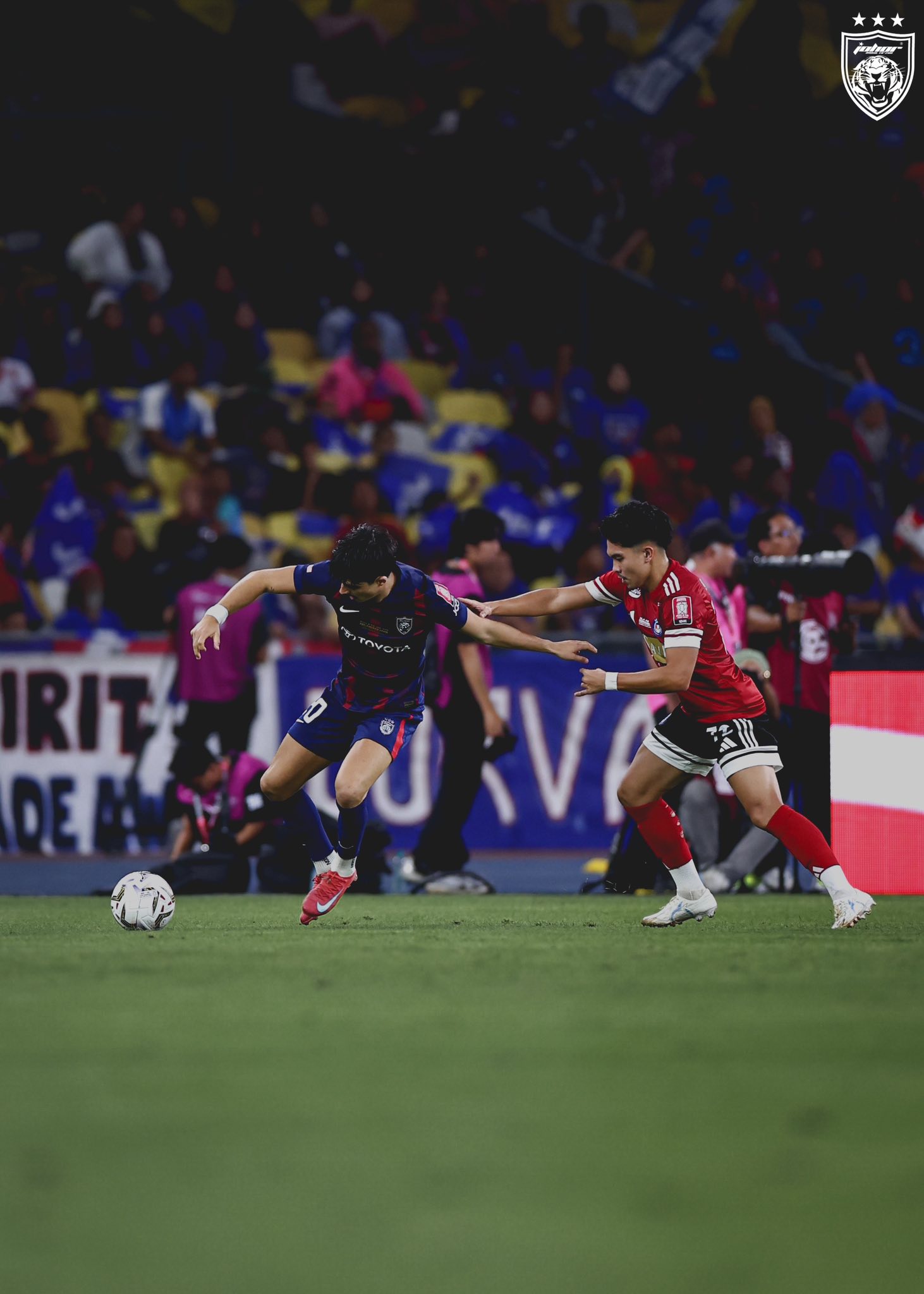 Teto protege un balón (FOTO: JOHOR DT).