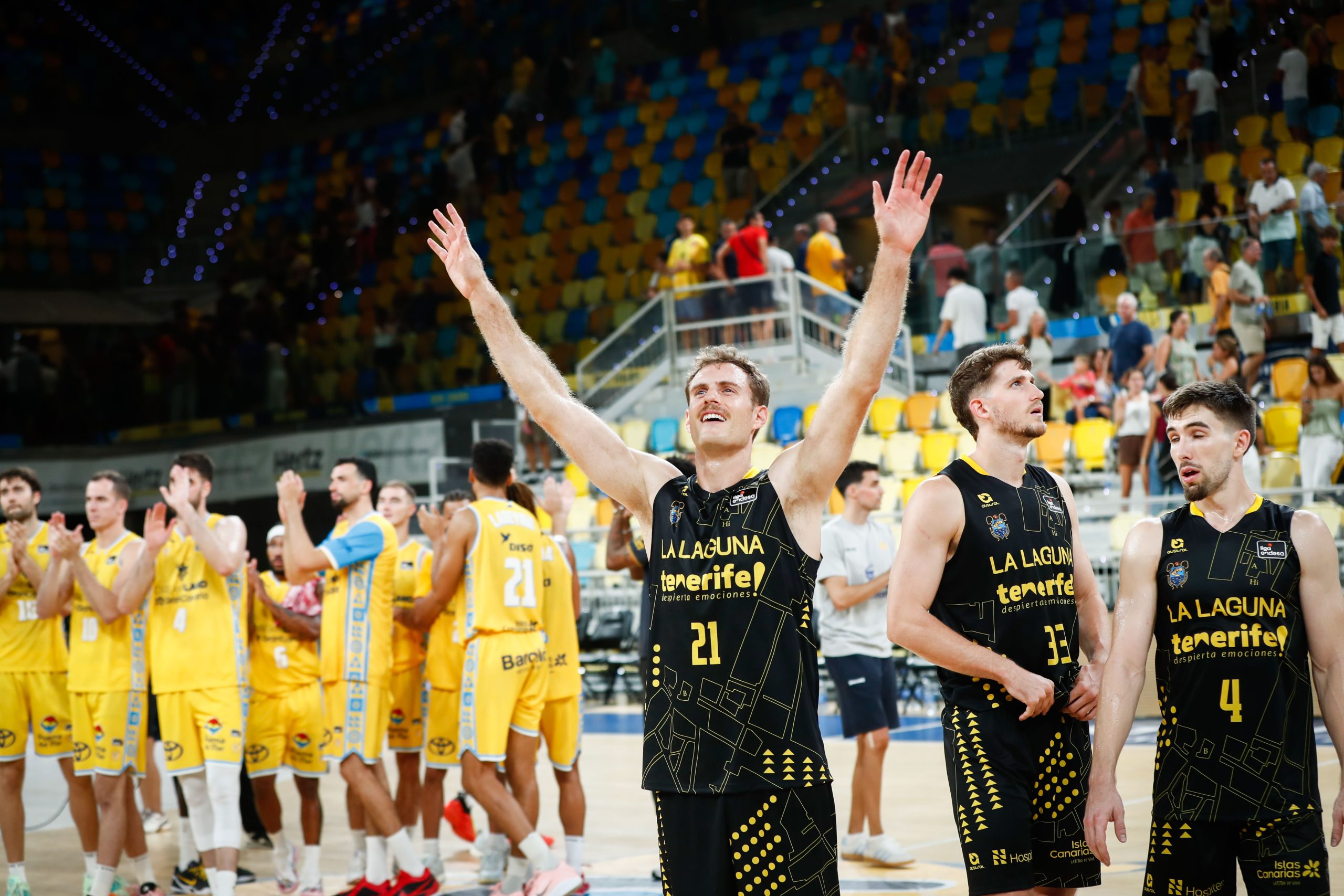 Tim Abromaitis celebrando (CB Canarias)