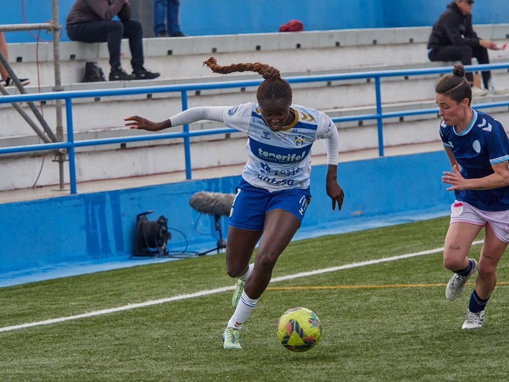 Acción del partido contra Levante Badalona (@UDCATENERIFE).