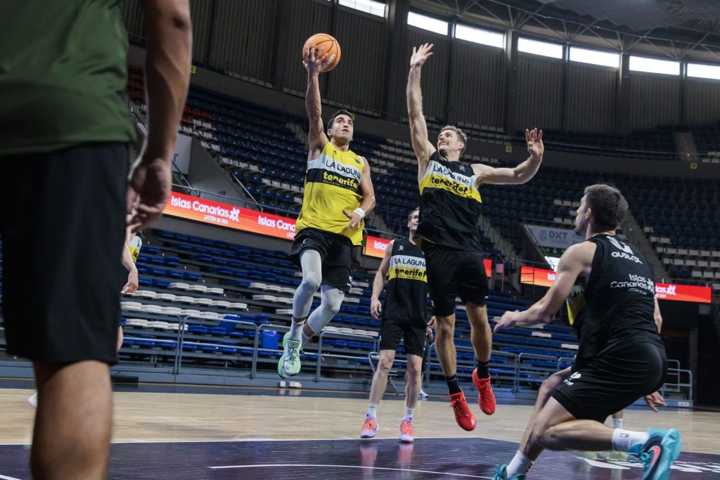 Un entrenamiento de La Laguna Tenerife (CB CANARIAS)